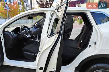 Позашляховик / Кросовер Nissan Qashqai 2019 в 