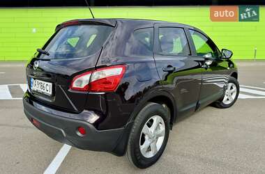Позашляховик / Кросовер Nissan Qashqai 2013 в 