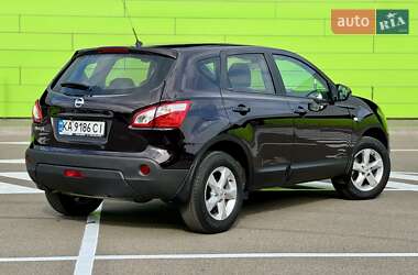 Позашляховик / Кросовер Nissan Qashqai 2013 в 