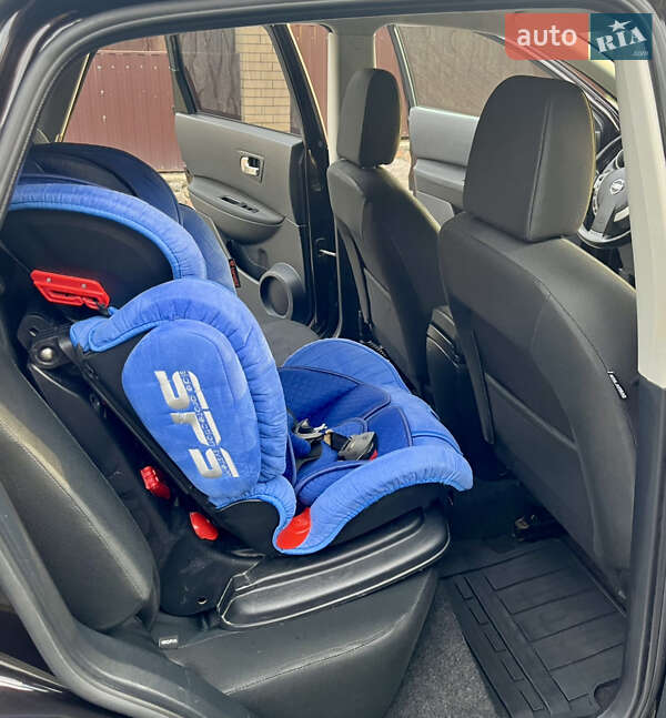 Позашляховик / Кросовер Nissan Qashqai 2011 в Умані
