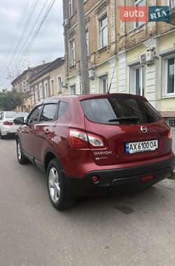 Позашляховик / Кросовер Nissan Qashqai 2013 в 