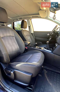 Позашляховик / Кросовер Nissan Qashqai 2012 в 