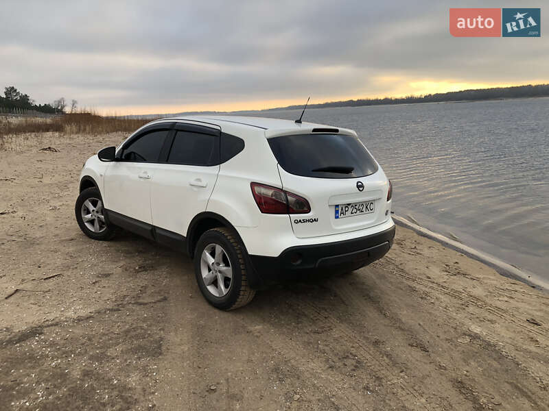 Внедорожник / Кроссовер Nissan Qashqai 2011 в 