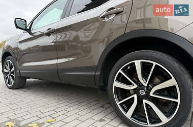Внедорожник / Кроссовер Nissan Qashqai 2015 в 