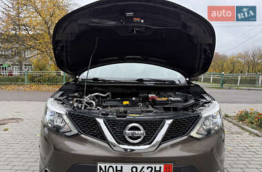 Внедорожник / Кроссовер Nissan Qashqai 2015 в 