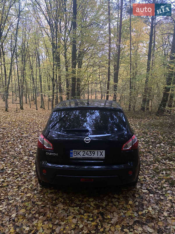 Внедорожник / Кроссовер Nissan Qashqai 2010 в Дубно