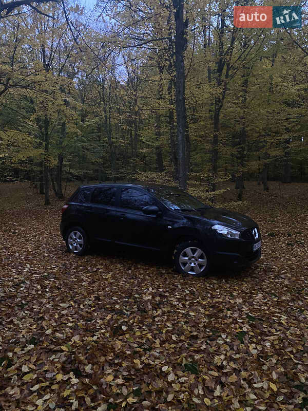 Внедорожник / Кроссовер Nissan Qashqai 2010 в Дубно