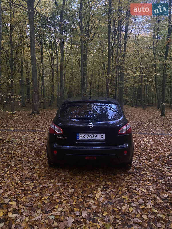 Внедорожник / Кроссовер Nissan Qashqai 2010 в Дубно