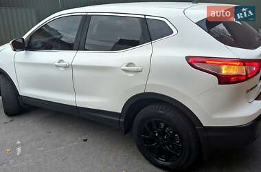 Внедорожник / Кроссовер Nissan Qashqai 2014 в 