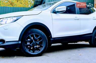 Внедорожник / Кроссовер Nissan Qashqai 2014 в 