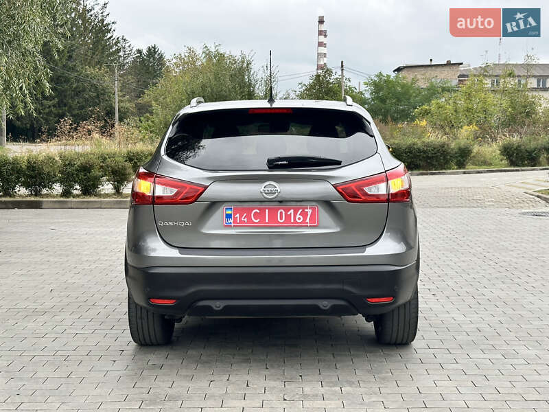 Позашляховик / Кросовер Nissan Qashqai 2016 в Луцьку
