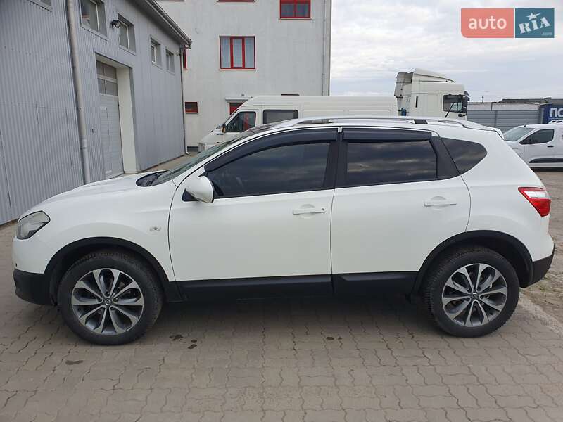 Внедорожник / Кроссовер Nissan Qashqai 2010 в 