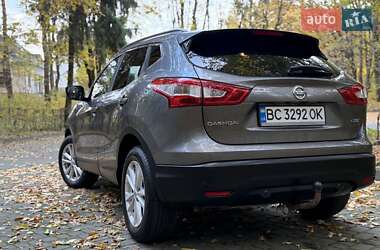 Внедорожник / Кроссовер Nissan Qashqai 2015 в 