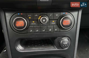 Внедорожник / Кроссовер Nissan Qashqai 2012 в 
