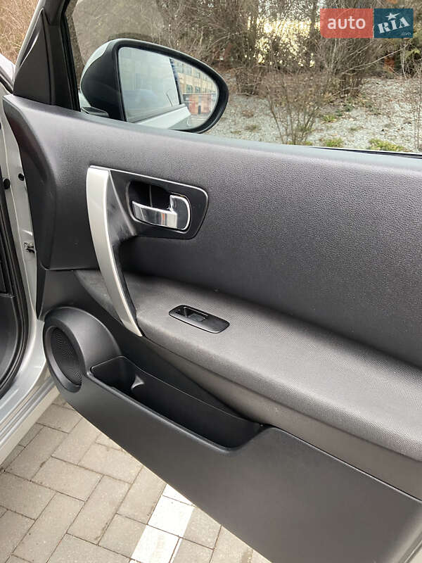 Позашляховик / Кросовер Nissan Qashqai 2009 в Івано-Франківську