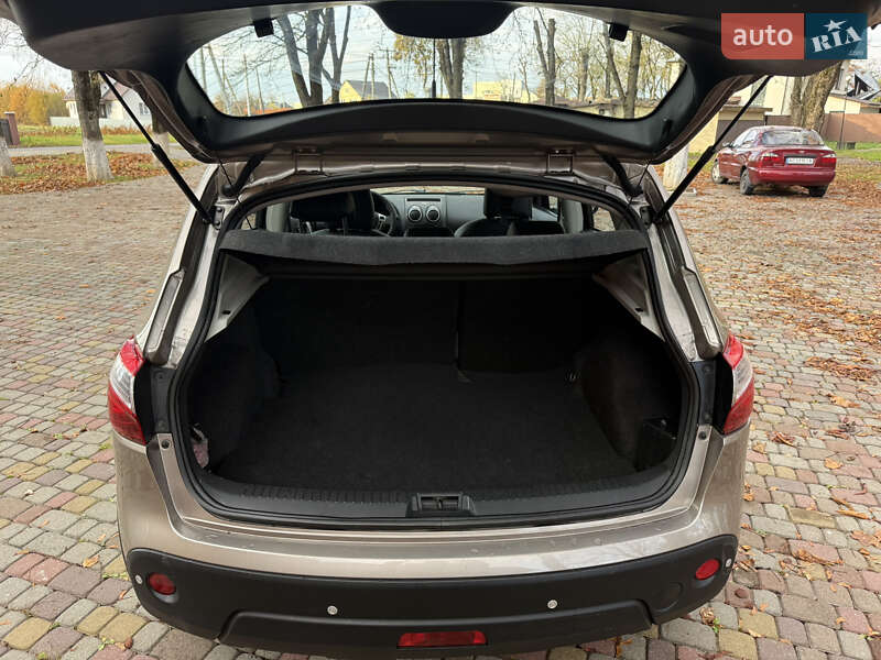 Внедорожник / Кроссовер Nissan Qashqai 2012 в Тячеве