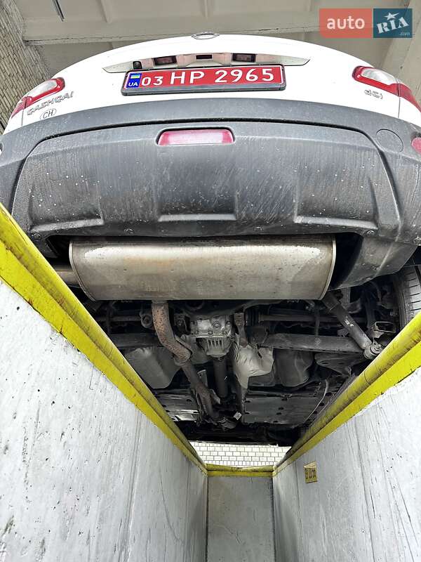 Внедорожник / Кроссовер Nissan Qashqai 2012 в Стрые