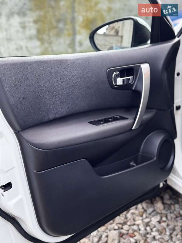 Внедорожник / Кроссовер Nissan Qashqai 2012 в Стрые