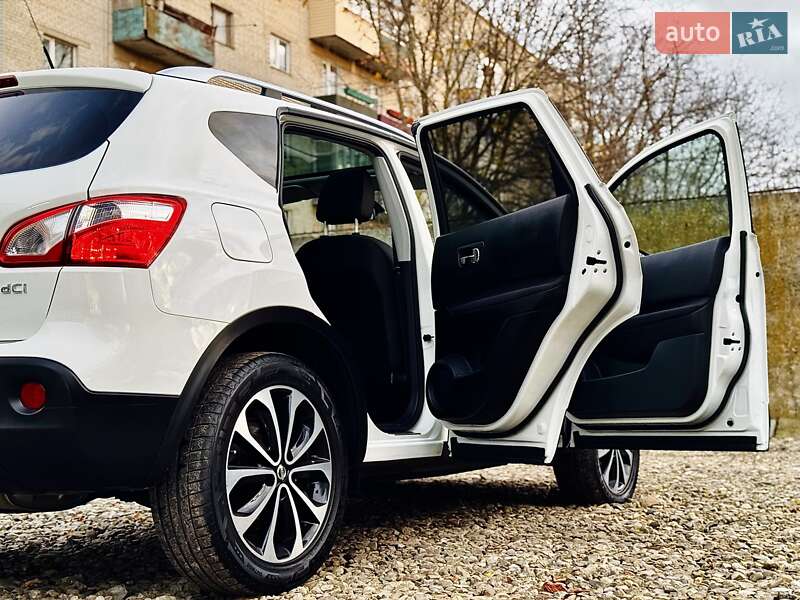 Внедорожник / Кроссовер Nissan Qashqai 2012 в Стрые