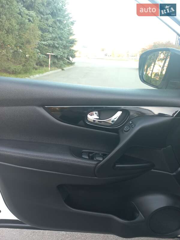 Позашляховик / Кросовер Nissan Qashqai 2015 в Тернополі фото 27 Позашляховик / Кросовер Nissan Qashqai 2015 в Тернополі