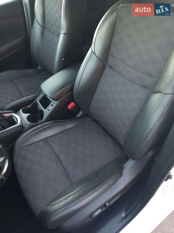 Позашляховик / Кросовер Nissan Qashqai 2015 в Тернополі фото 43 Позашляховик / Кросовер Nissan Qashqai 2015 в Тернополі