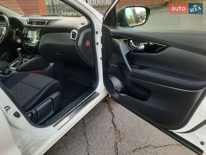 Внедорожник / Кроссовер Nissan Qashqai 2014 в Полтаве