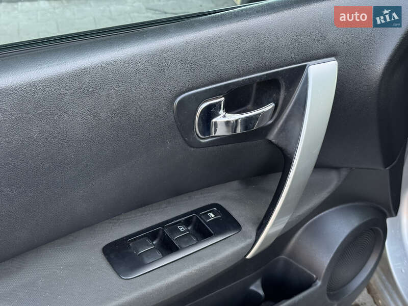 Внедорожник / Кроссовер Nissan Qashqai 2009 в Сарнах