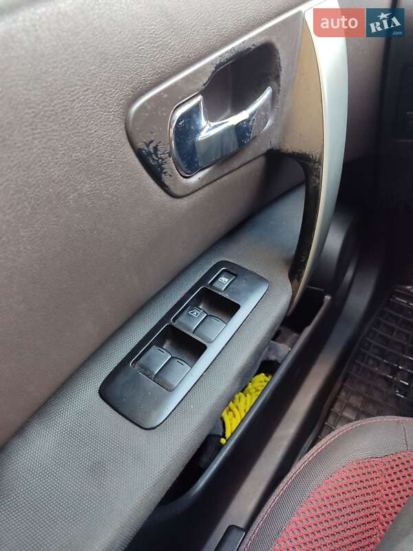 Позашляховик / Кросовер Nissan Qashqai 2007 в Львові