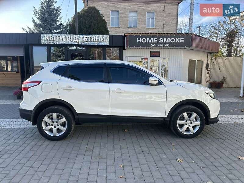 Внедорожник / Кроссовер Nissan Qashqai 2014 в Черновцах