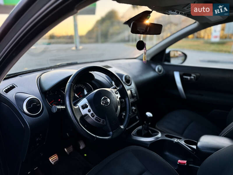 Внедорожник / Кроссовер Nissan Qashqai 2012 в Стрые