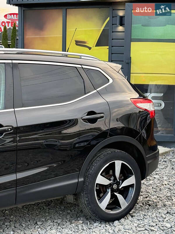 Позашляховик / Кросовер Nissan Qashqai 2015 в Стрию