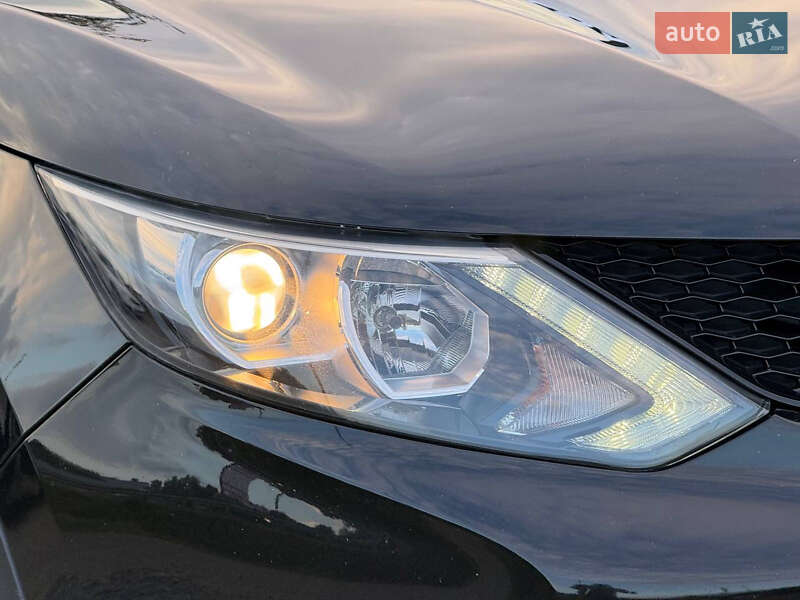 Позашляховик / Кросовер Nissan Qashqai 2015 в Стрию