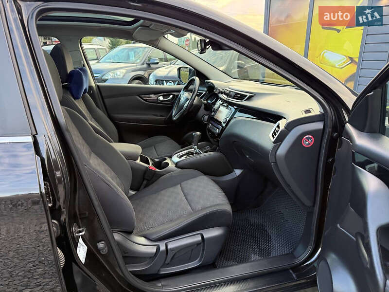 Позашляховик / Кросовер Nissan Qashqai 2015 в Стрию