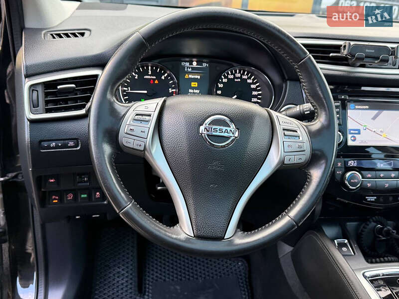 Позашляховик / Кросовер Nissan Qashqai 2015 в Стрию