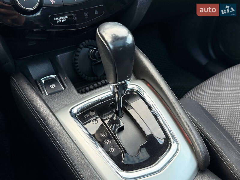 Позашляховик / Кросовер Nissan Qashqai 2015 в Стрию