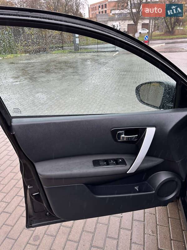 Позашляховик / Кросовер Nissan Qashqai 2011 в Рівному