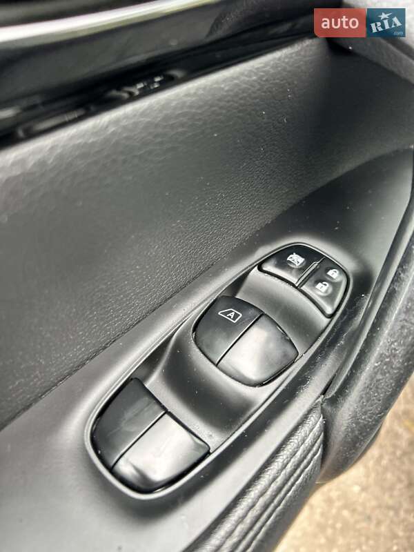 Внедорожник / Кроссовер Nissan Qashqai 2014 в Сумах