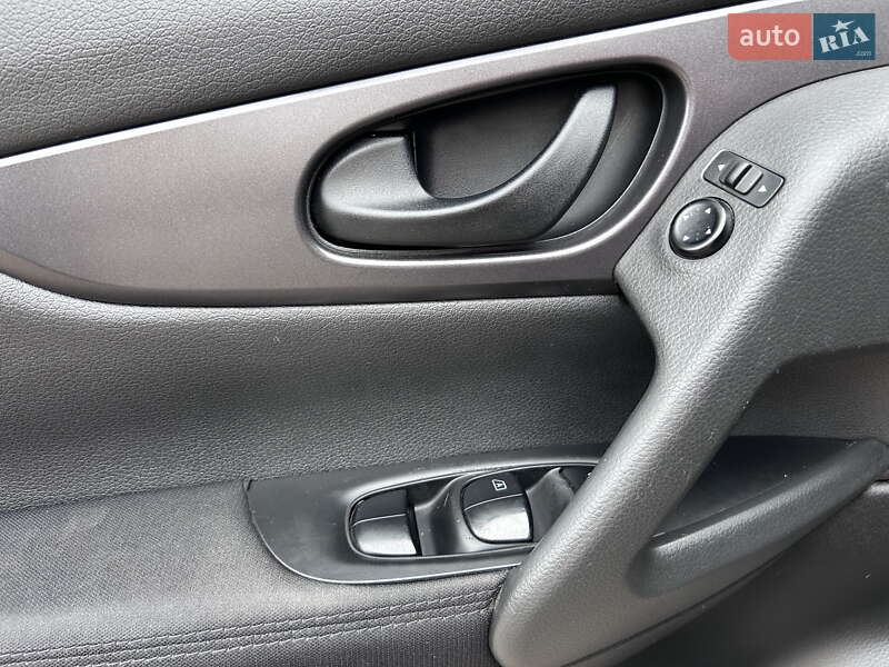 Внедорожник / Кроссовер Nissan Qashqai 2017 в Смеле фото 16 Внедорожник / Кроссовер Nissan Qashqai 2017 в Смеле