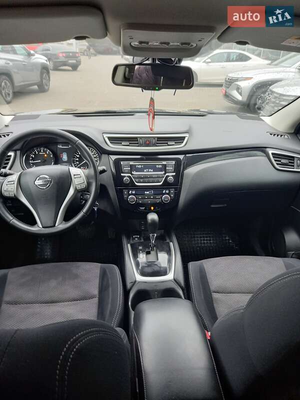 Позашляховик / Кросовер Nissan Qashqai 2015 в Полтаві