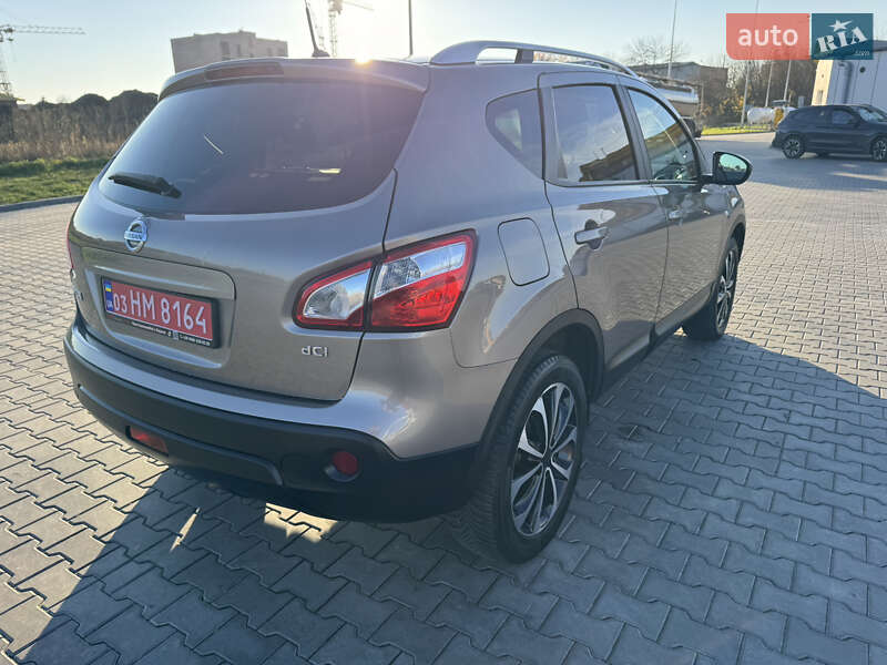 Позашляховик / Кросовер Nissan Qashqai 2012 в Луцьку