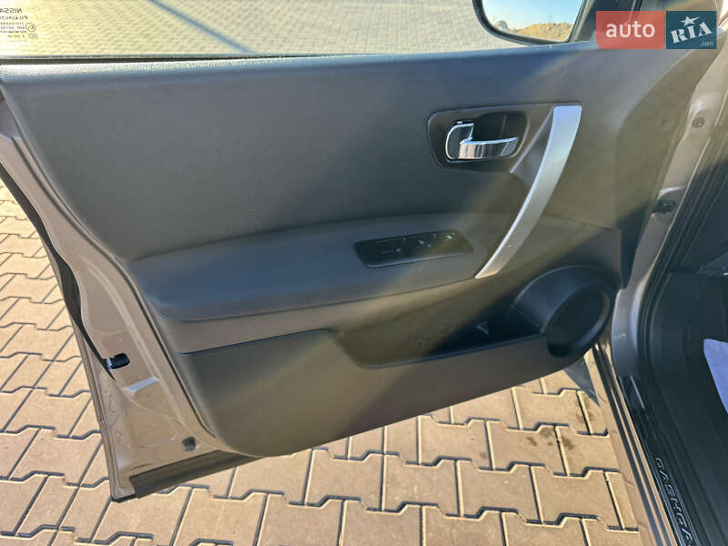 Позашляховик / Кросовер Nissan Qashqai 2012 в Луцьку