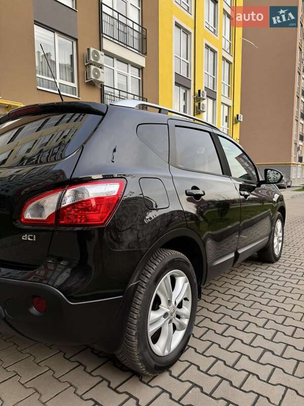 Внедорожник / Кроссовер Nissan Qashqai 2011 в Черновцах