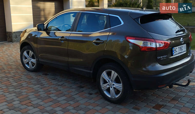 Позашляховик / Кросовер Nissan Qashqai 2015 в Львові