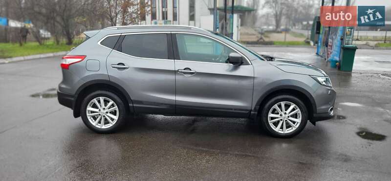 Позашляховик / Кросовер Nissan Qashqai 2015 в Кременчуці