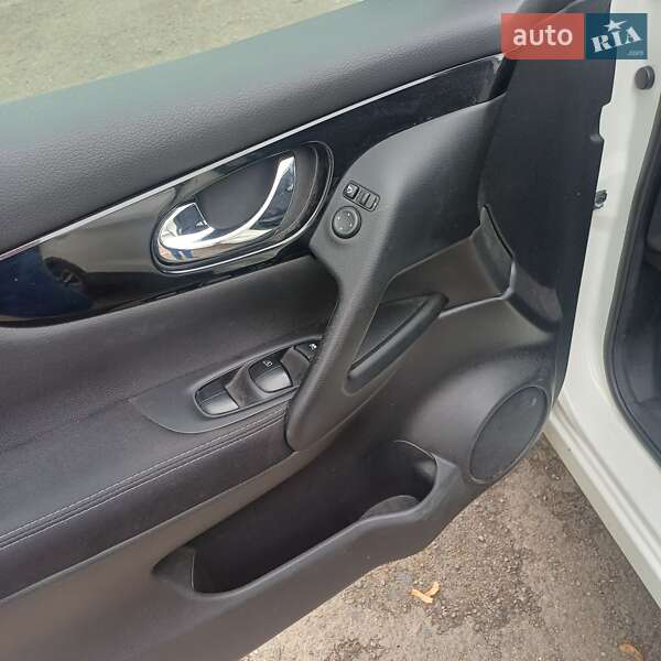 Внедорожник / Кроссовер Nissan Qashqai 2015 в Ровно