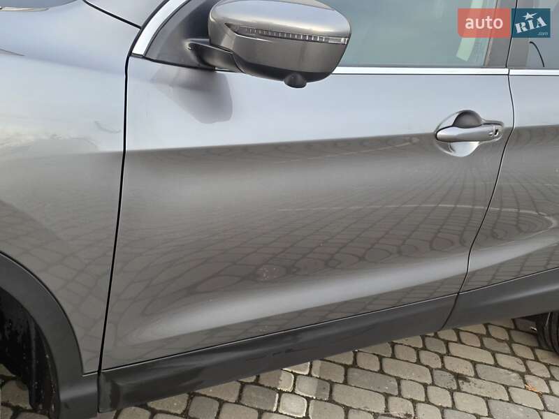 Внедорожник / Кроссовер Nissan Qashqai 2017 в Ивано-Франковске