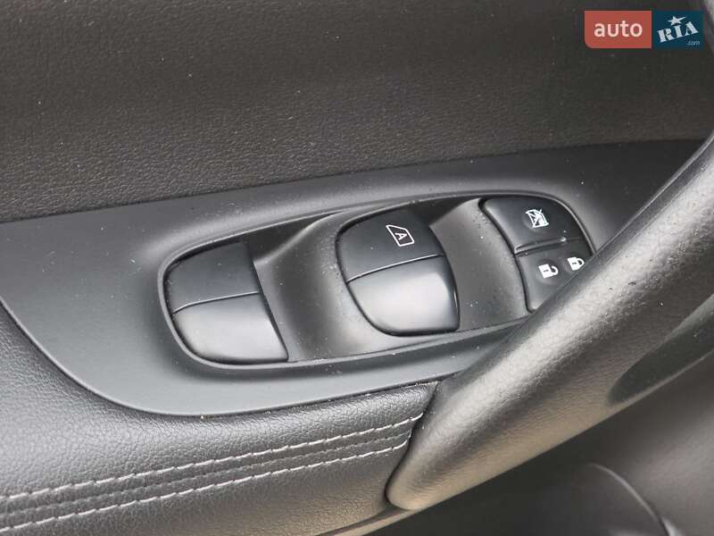 Внедорожник / Кроссовер Nissan Qashqai 2017 в Ивано-Франковске