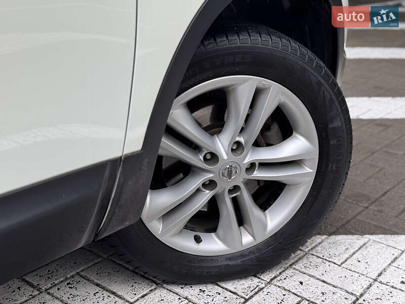 Позашляховик / Кросовер Nissan Qashqai 2012 в Києві