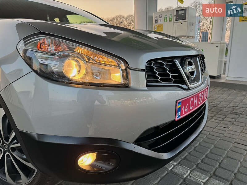 Позашляховик / Кросовер Nissan Qashqai 2012 в Стрию