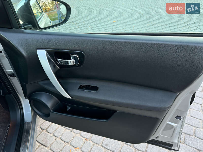 Позашляховик / Кросовер Nissan Qashqai 2012 в Стрию